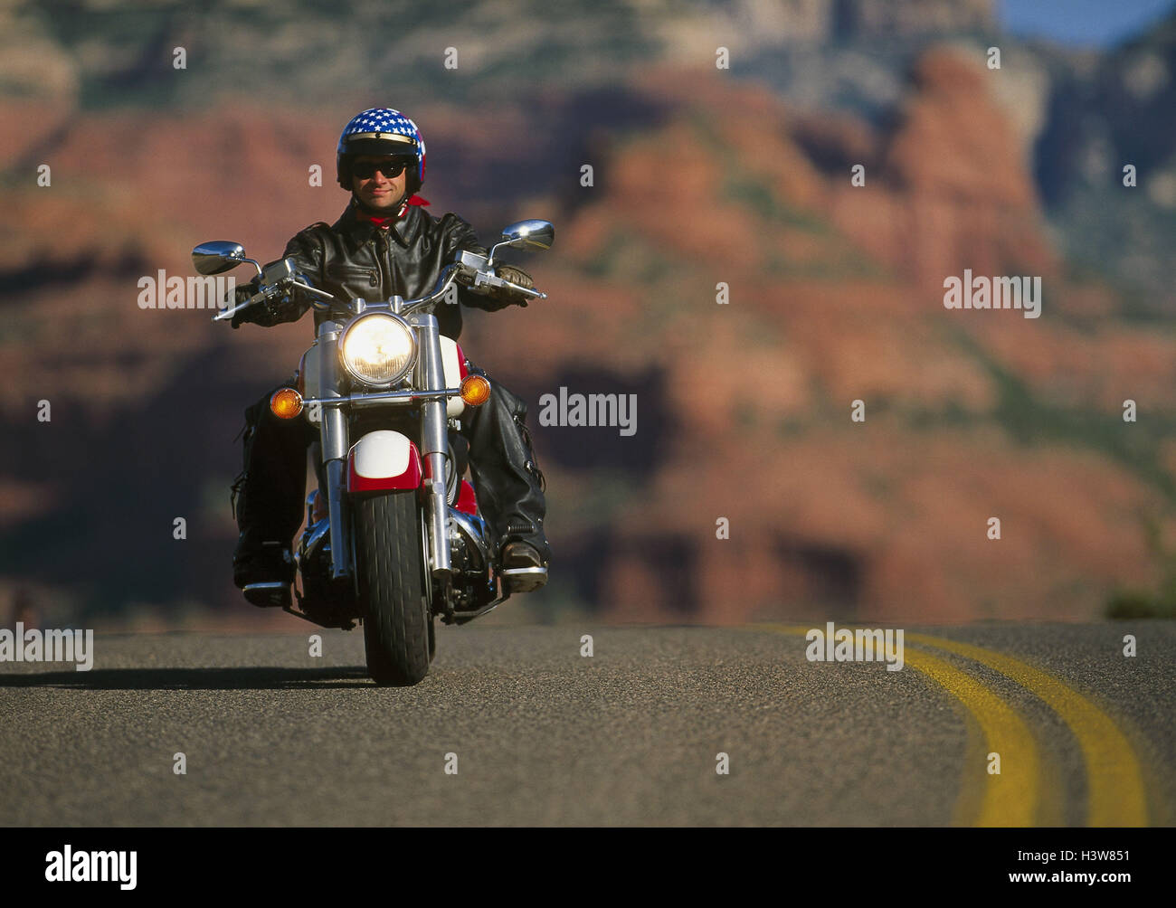 The USA` Arizona, motorcyclist (Yamaha royal glaucoma Supercruiser) Stock Photo